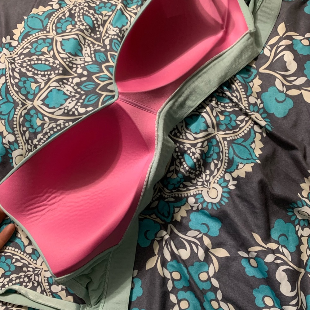 Victoria Secret Wireless lighty lined bra - Picture 4 of 4